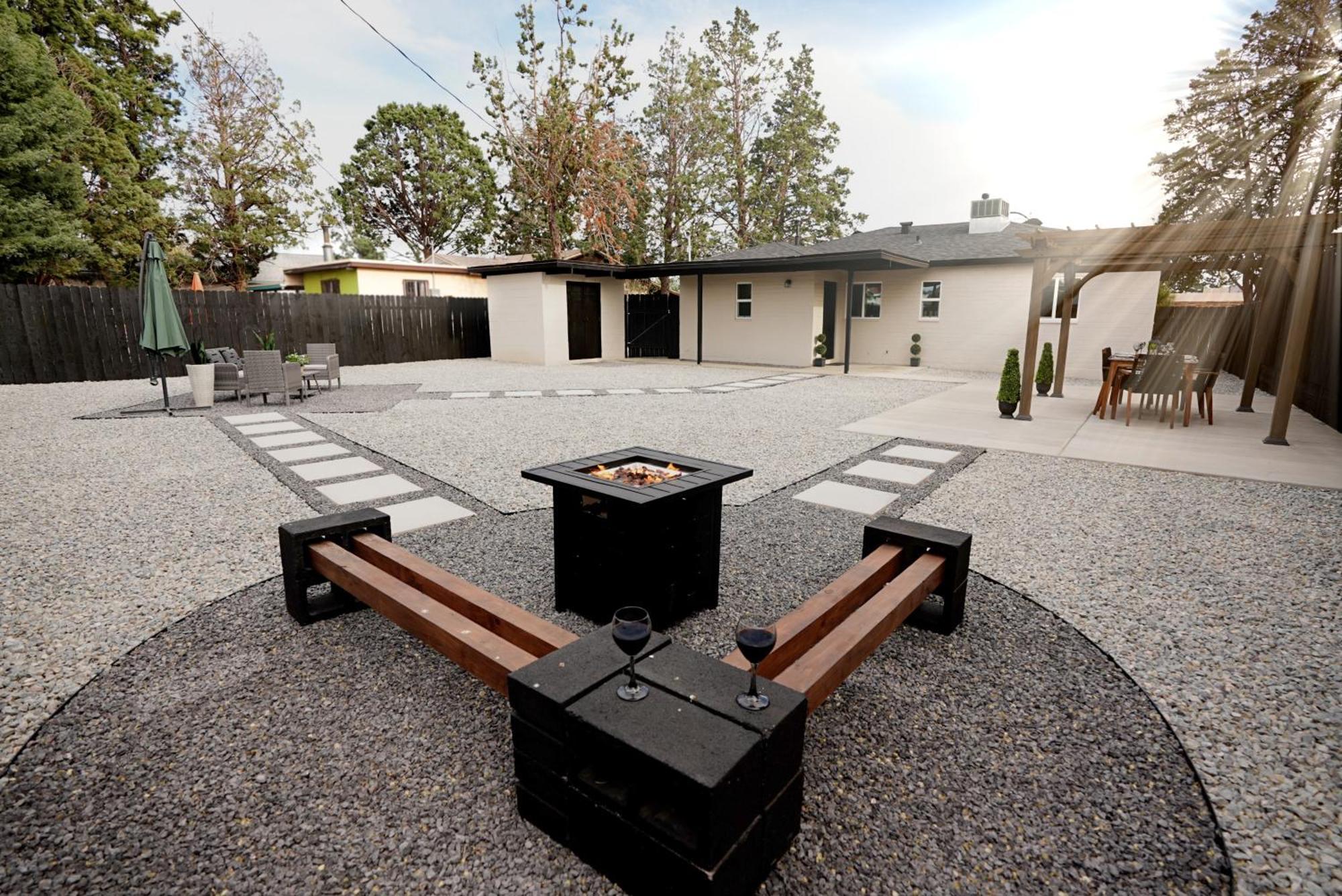 Centrally Located! Remodeled! Huge Backyard! The White House Albuquerque Esterno foto