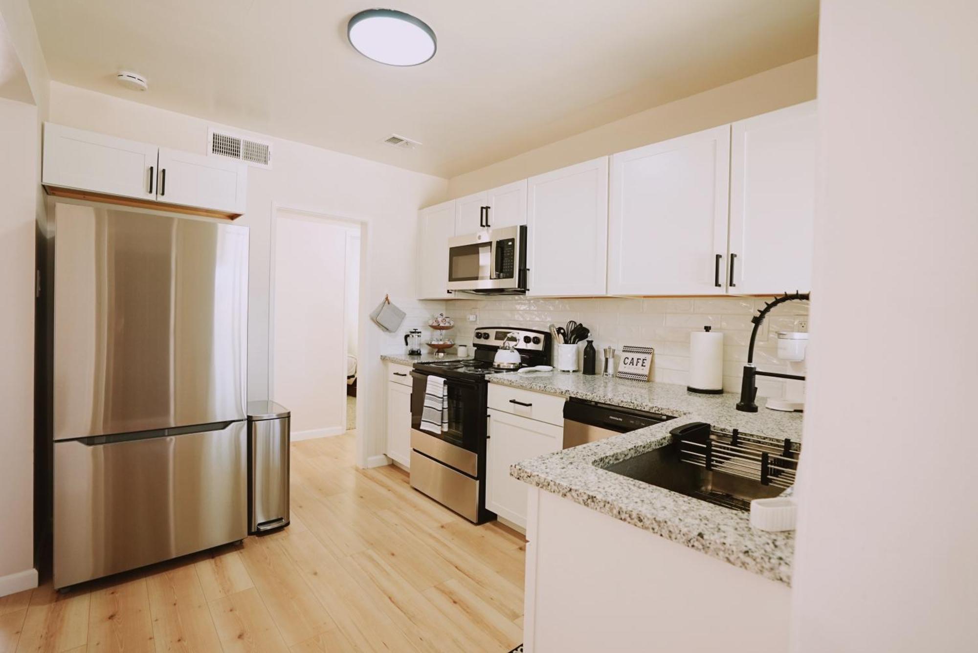 Centrally Located! Remodeled! Huge Backyard! The White House Albuquerque Esterno foto